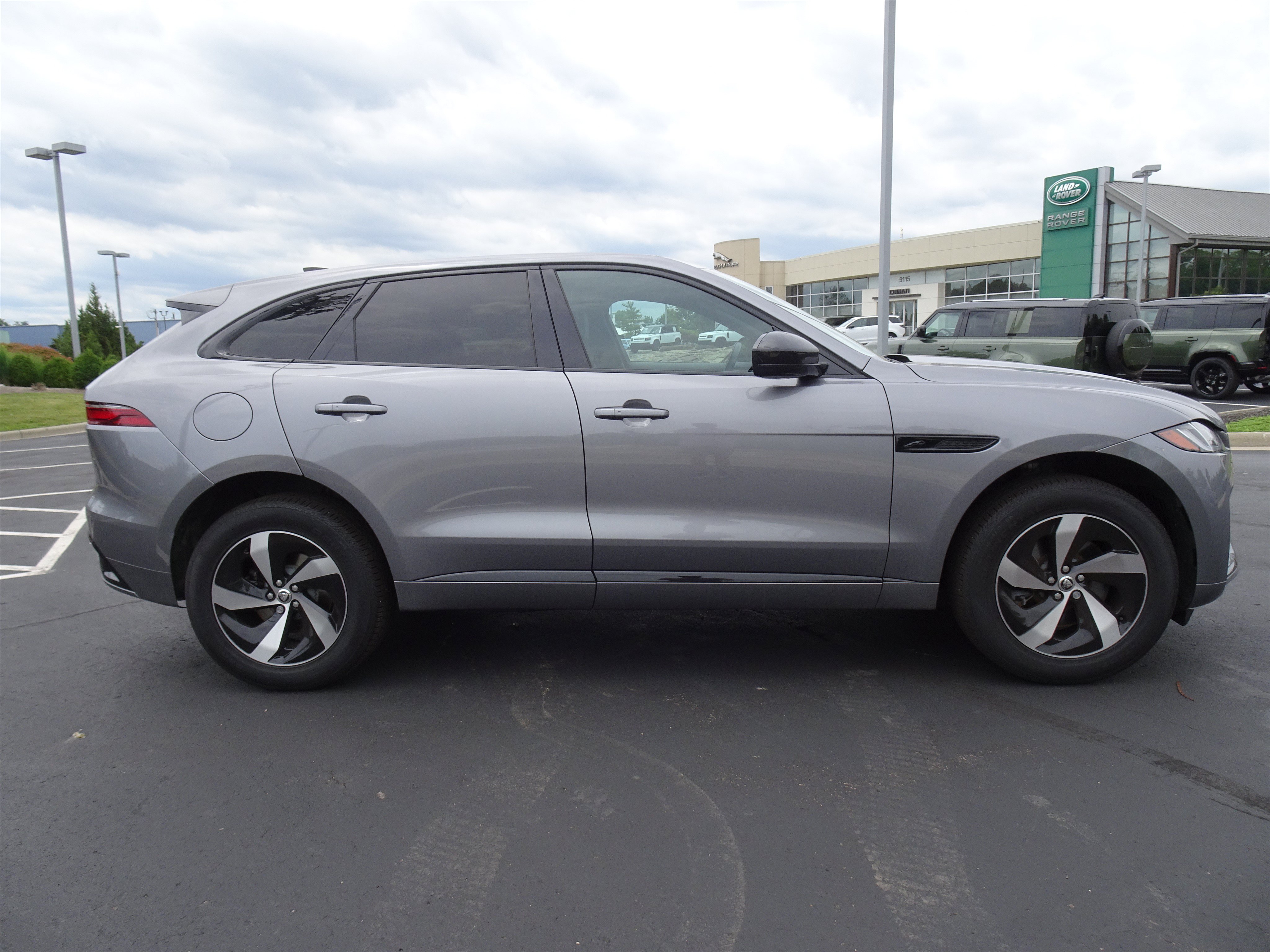 New 2025 Jaguar F-PACE R-Dynamic S AWD/4WD image 11