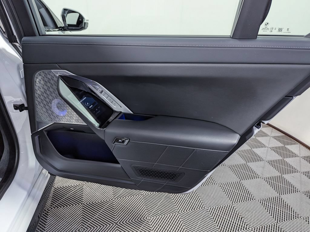 Certified 2024 BMW 760i xDrive AWD/4WD image 39