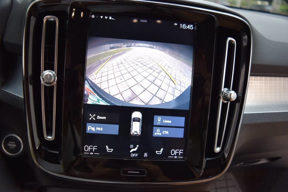 Used 2020 Volvo XC40 T5 Momentum w/ Protection Package Premier image 62