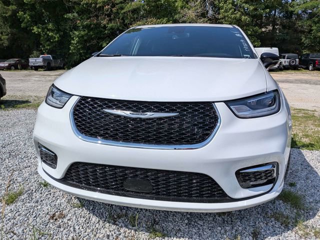 Used 2026 Chrysler Pacifica Limited FWD image 2