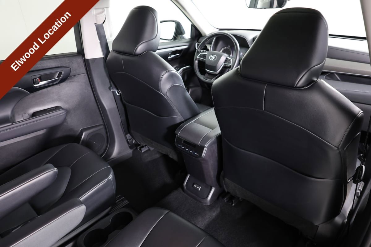 Used 2022 Toyota Highlander XLE AWD/4WD image 42