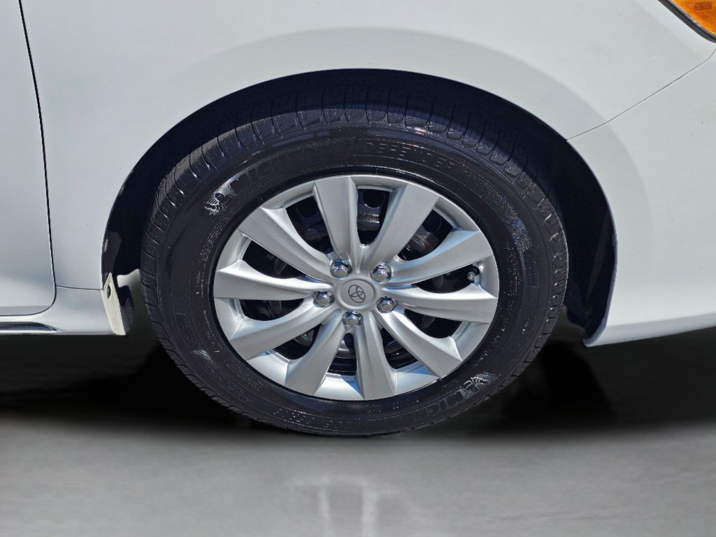 Used 2012 Toyota Camry LE FWD image 26