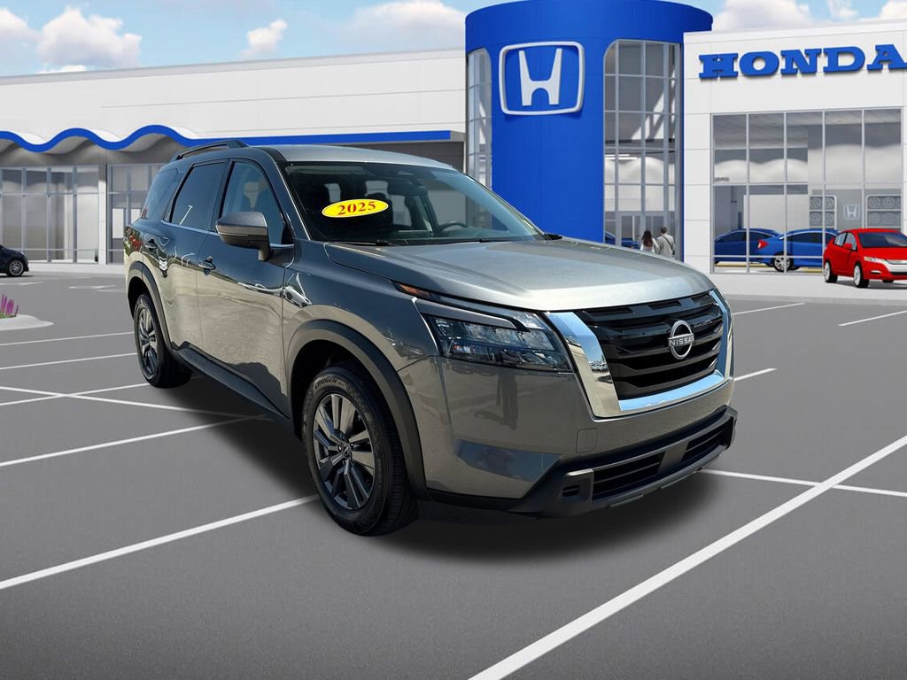 Used 2025 Nissan Pathfinder SV image 1