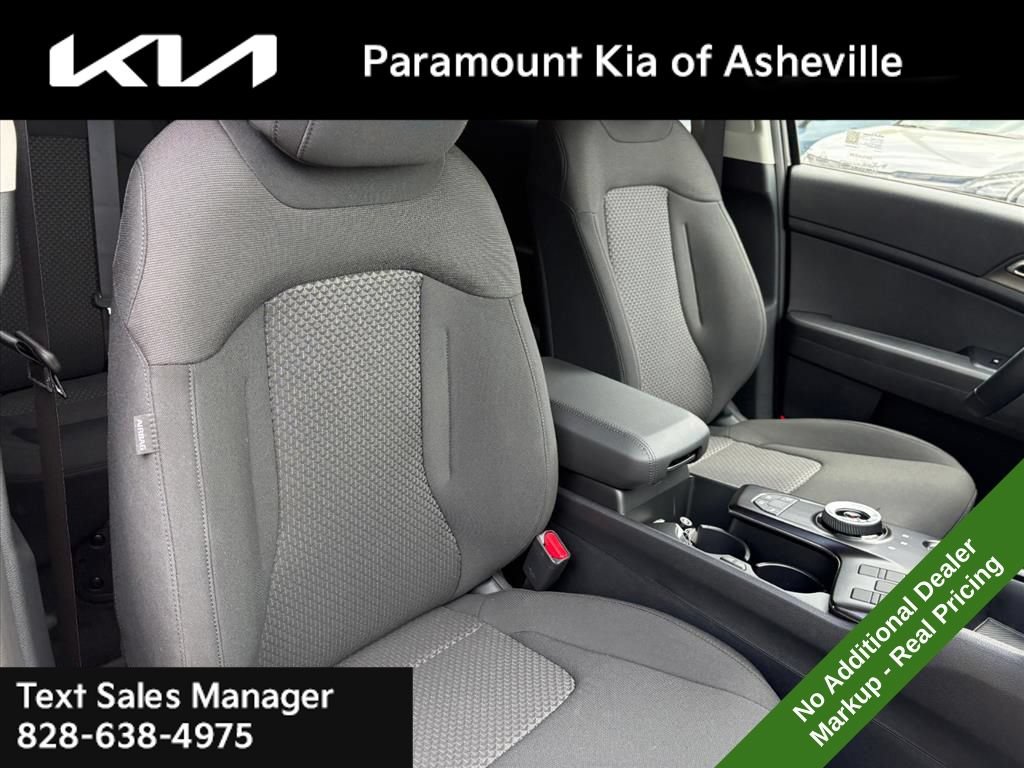 New 2026 Kia Sportage LX FWD image 17