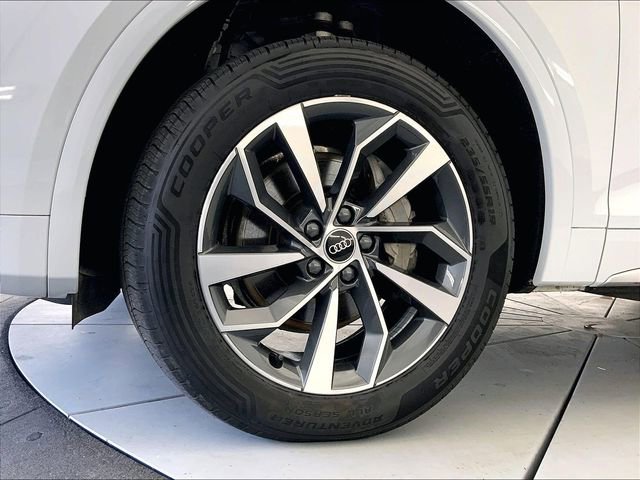 Certified 2023 Audi Q5 2.0T Premium w/ Convenience Package image 9