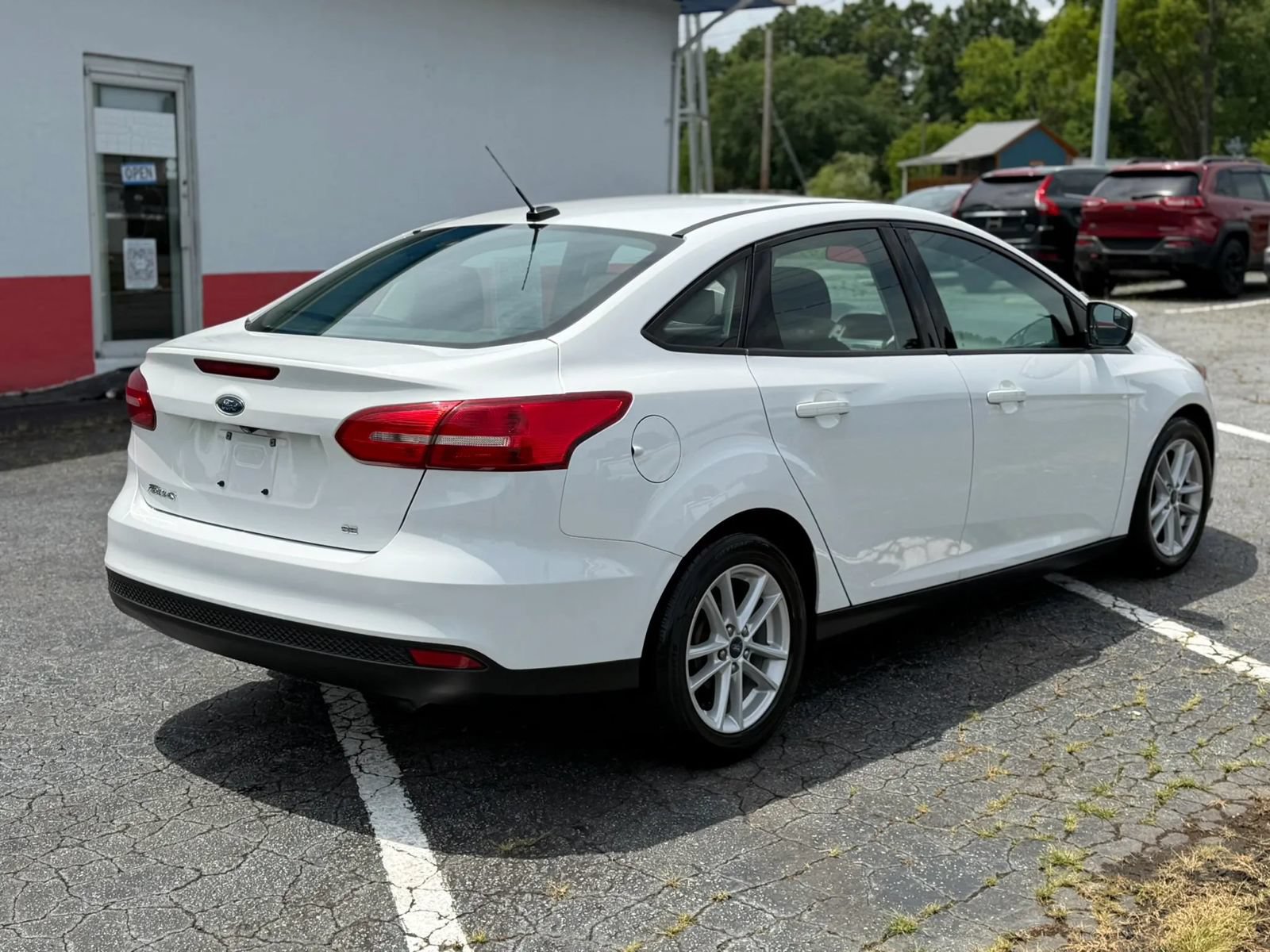 Used 2018 Ford Focus SE FWD image 5
