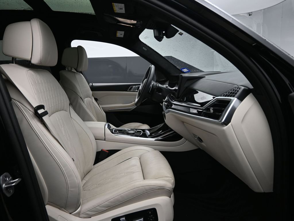 Used 2025 BMW X7 M60i image 37