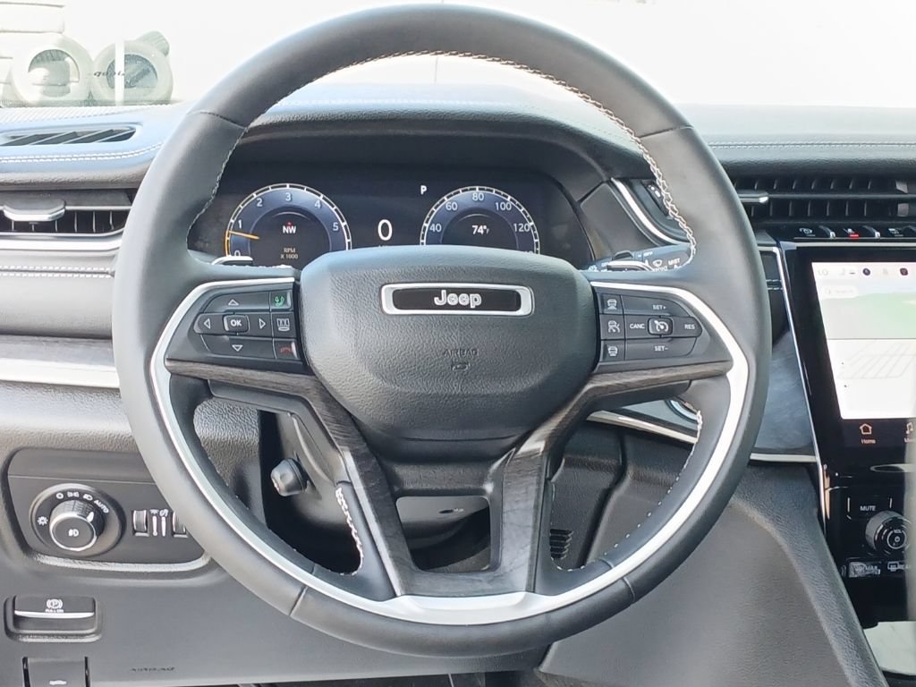 Used 2023 Jeep Grand Cherokee Limited w/ Luxury Tech Group II AWD/4WD image 11
