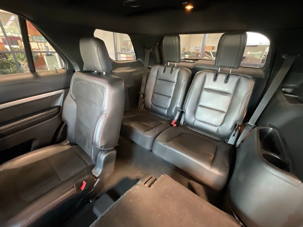 Used 2018 Ford Explorer XLT w/ Equipment Group 202A image 23