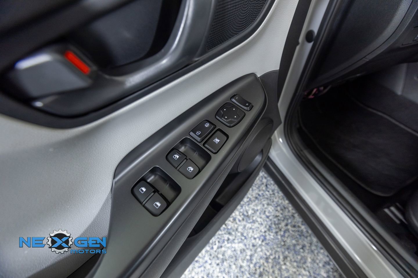 Used 2023 Hyundai Kona SEL image 12