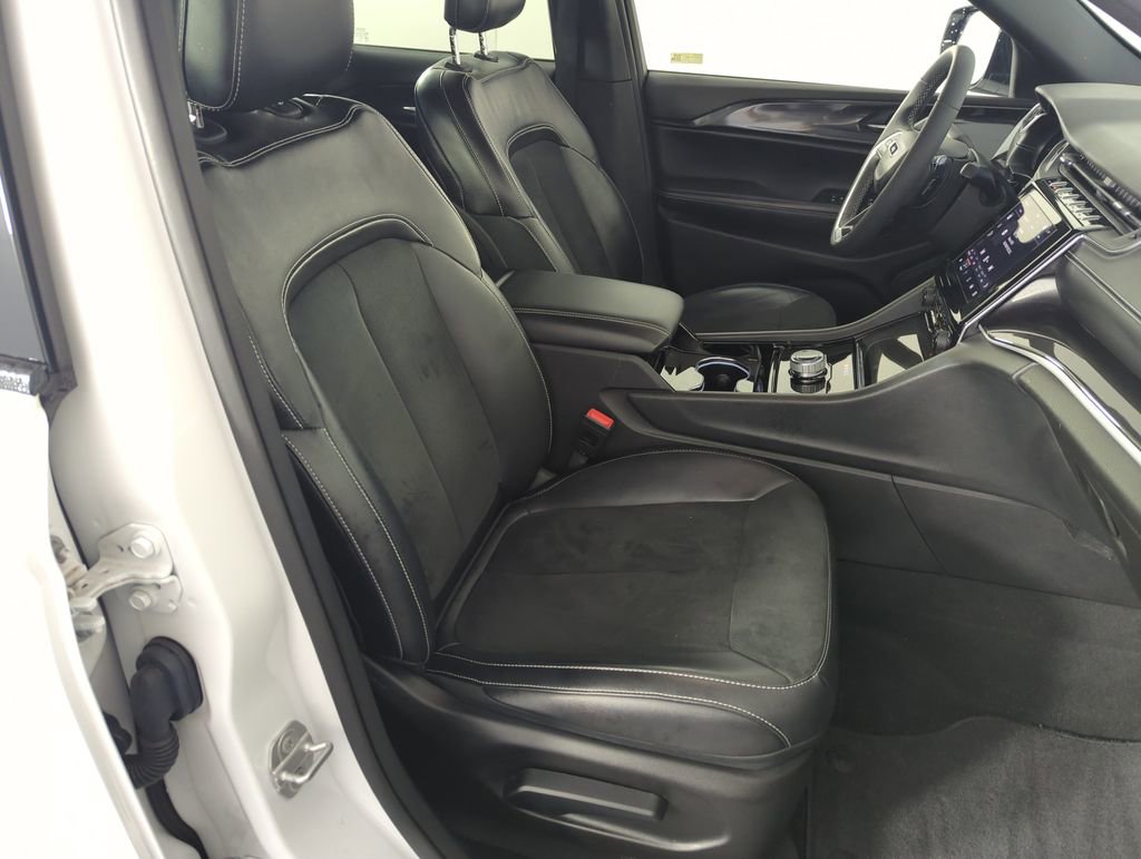 Used 2023 Jeep Grand Cherokee Altitude image 36