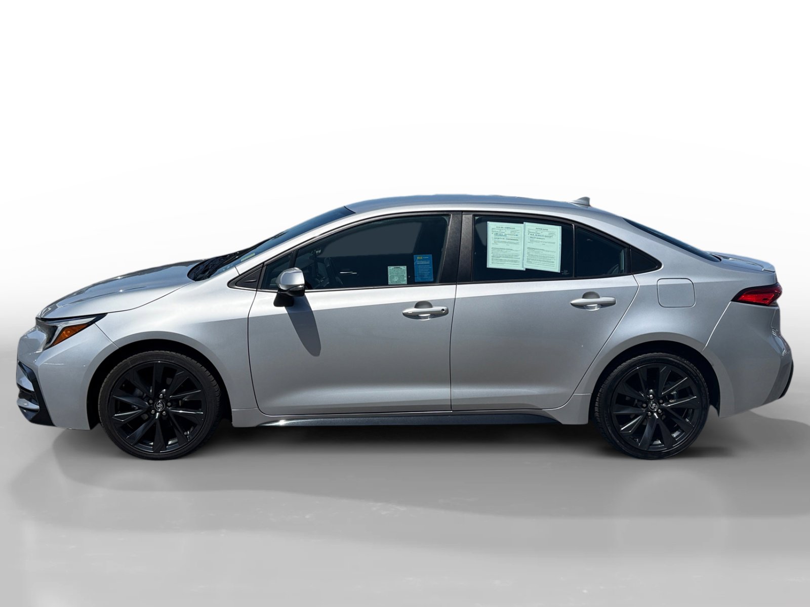 Used 2023 Toyota Corolla SE FWD image 2