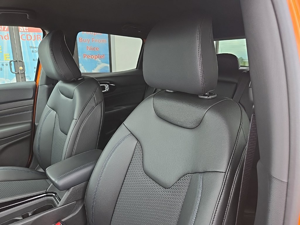New 2026 Jeep Compass Latitude AWD/4WD image 32