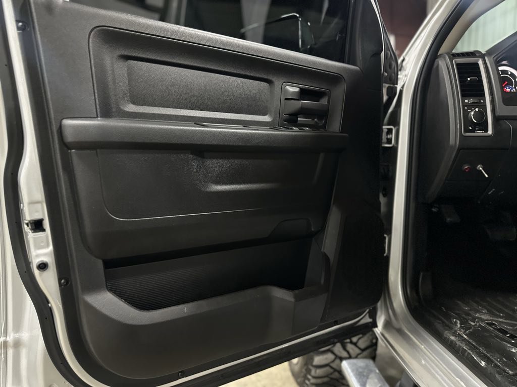 Used 2018 RAM 3500 Tradesman w/ Chrome Appearance Group image 14