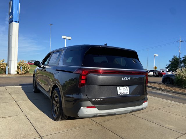 Used 2025 Kia Carnival FWD image 9