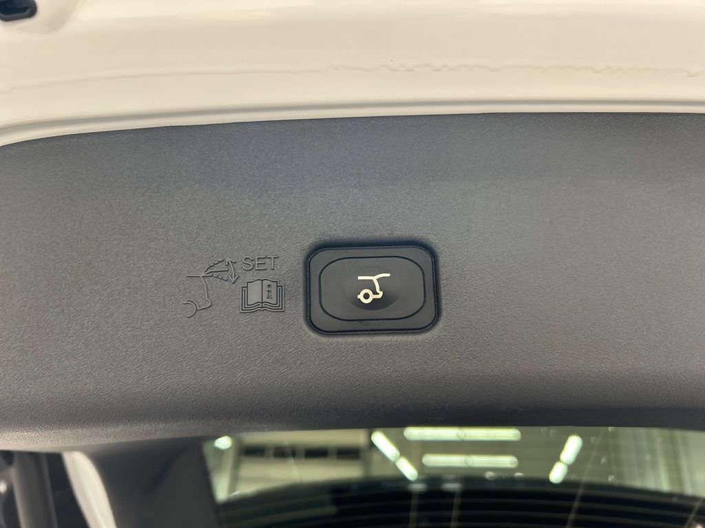 Certified 2025 Lincoln Nautilus Reserve w/ Jet Appearance Package image 36