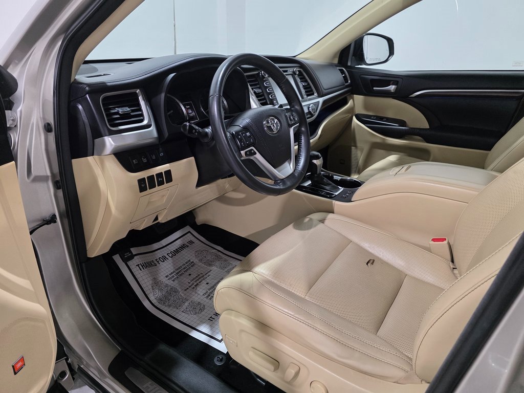 Used 2015 Toyota Highlander Limited w/ Driver Technology Package image 16