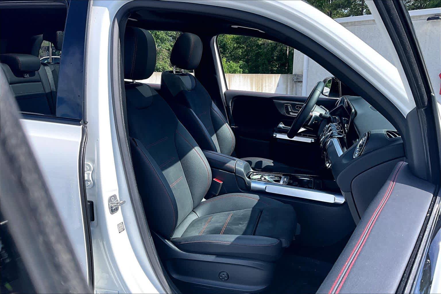 Used 2025 Mercedes-Benz GLB 250 image 9
