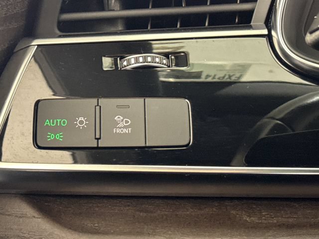 Used 2020 Audi Q8 Premium Plus w/ Premium Plus Package AWD/4WD image 40