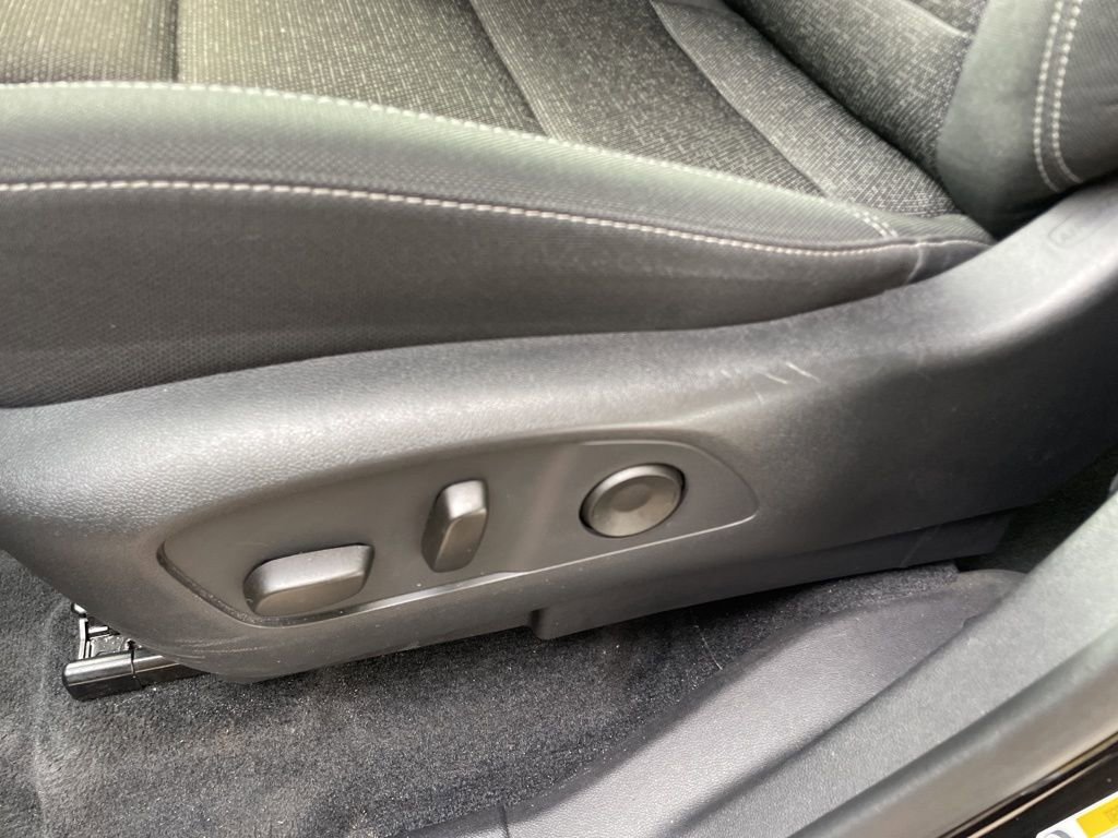 Used 2025 Chevrolet Traverse LT image 25