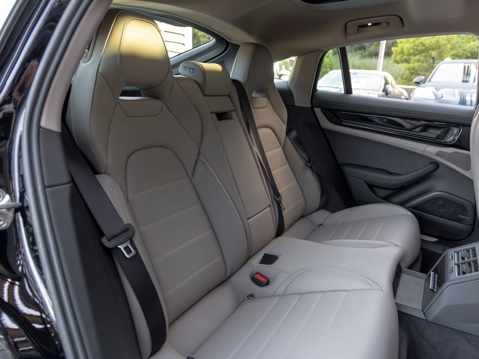 Certified 2025 Porsche Panamera RWD image 51