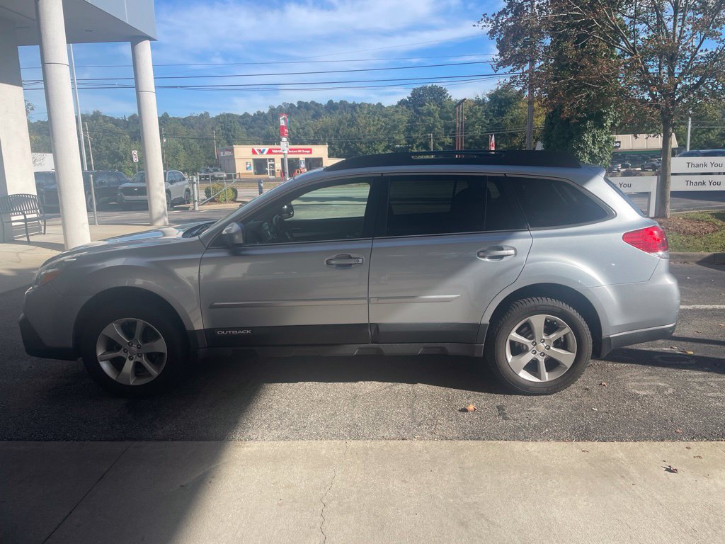 Used 2013 Subaru Outback 2.5i Premium AWD/4WD image 3