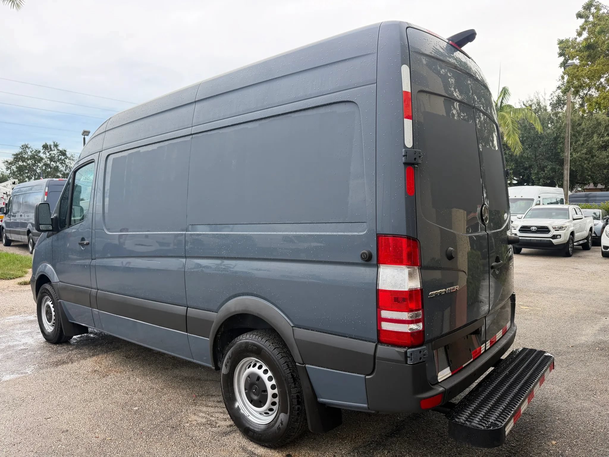 Used 2018 Mercedes-Benz Sprinter 2500 image 3