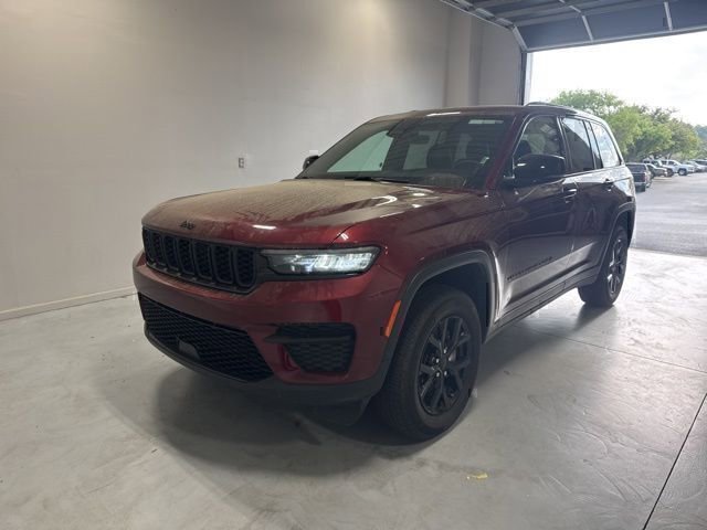 Used 2025 Jeep Grand Cherokee Altitude image 19
