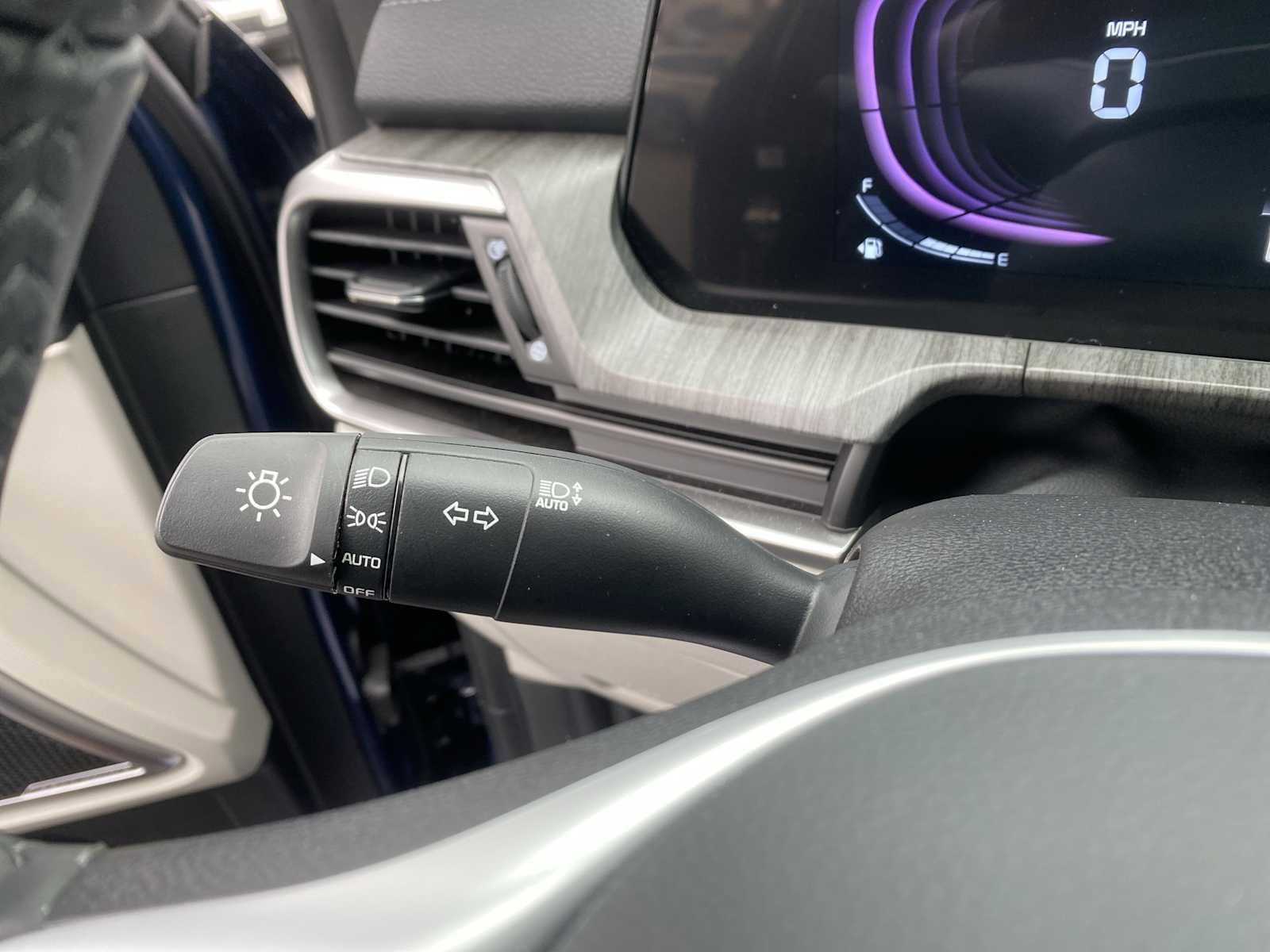 Used 2025 Kia Telluride EX w/ EX Captain's Chair Package FWD image 21