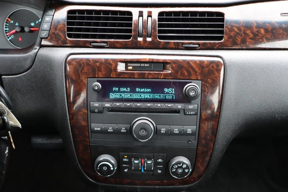 Used 2013 Chevrolet Impala LTZ FWD image 34