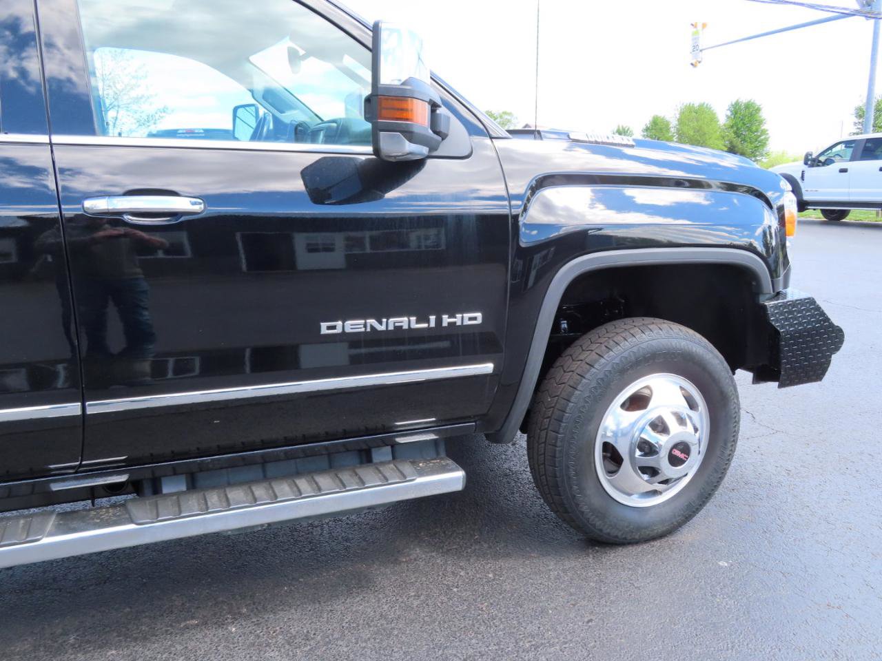 Used 2019 GMC Sierra 3500 Denali w/ Duramax Plus Package AWD/4WD image 24