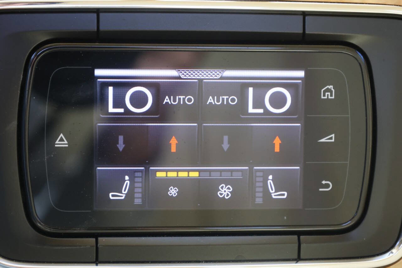 Used 2016 Bentley Flying Spur W12 image 22