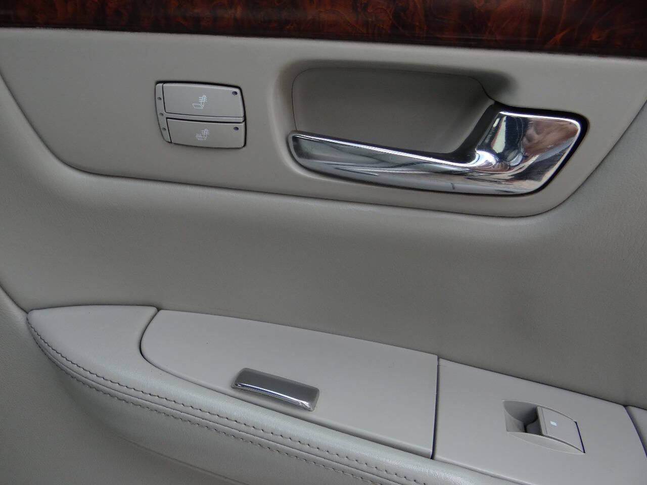 Used 2007 Cadillac DTS Luxury I w/ Sun And Sound Package FWD image 29