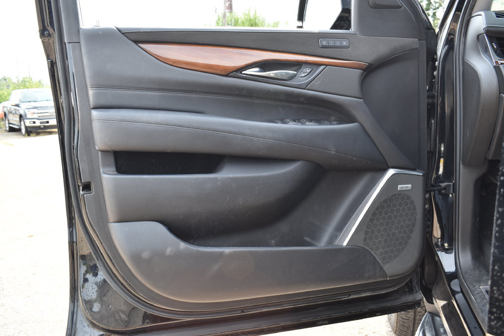 Used 2019 Cadillac Escalade Luxury AWD/4WD image 6