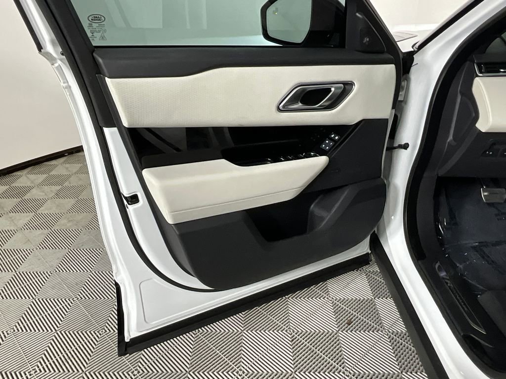 Certified 2023 Land Rover Range Rover Velar R-Dynamic S AWD/4WD image 19