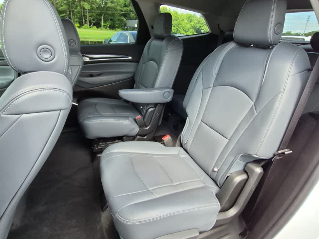 Used 2018 Buick Enclave Essence FWD image 10