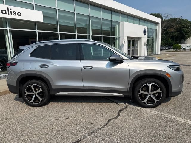 Used 2025 Volkswagen Tiguan SE AWD/4WD image 2