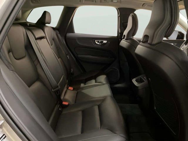 Used 2025 Volvo XC60 B5 Core AWD/4WD image 24