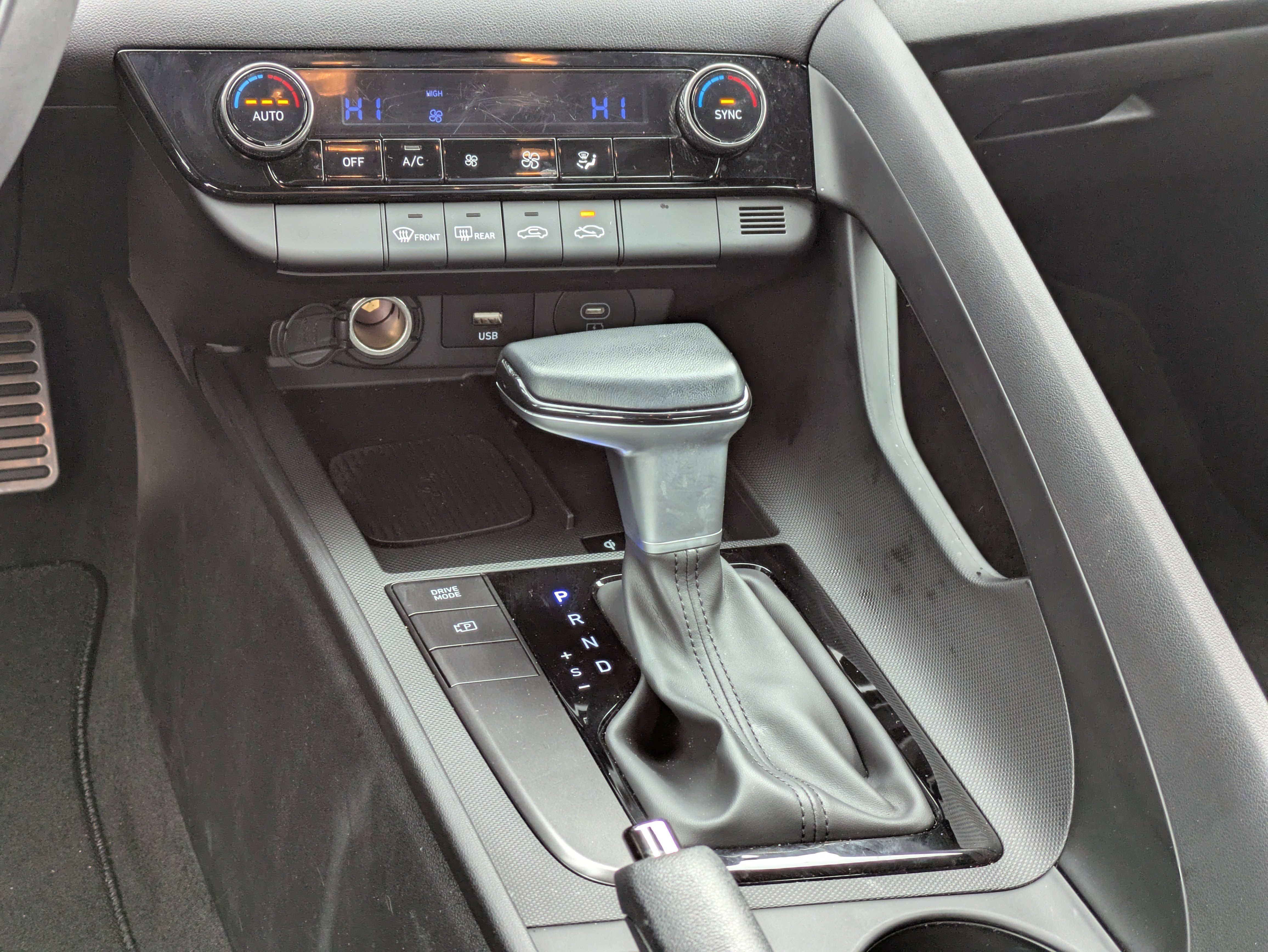 Certified 2025 Hyundai Elantra Sport image 18