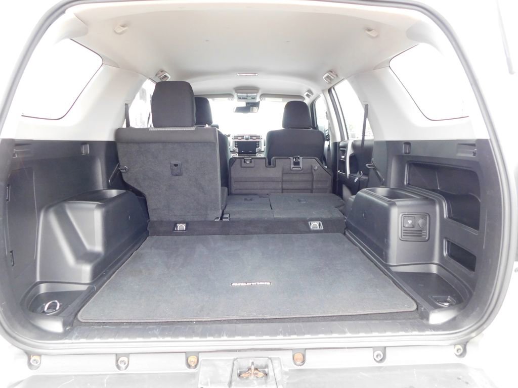Used 2020 Toyota 4Runner SR5 AWD/4WD image 23