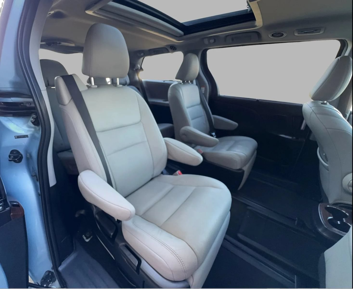 Used 2015 Toyota Sienna Limited FWD image 36