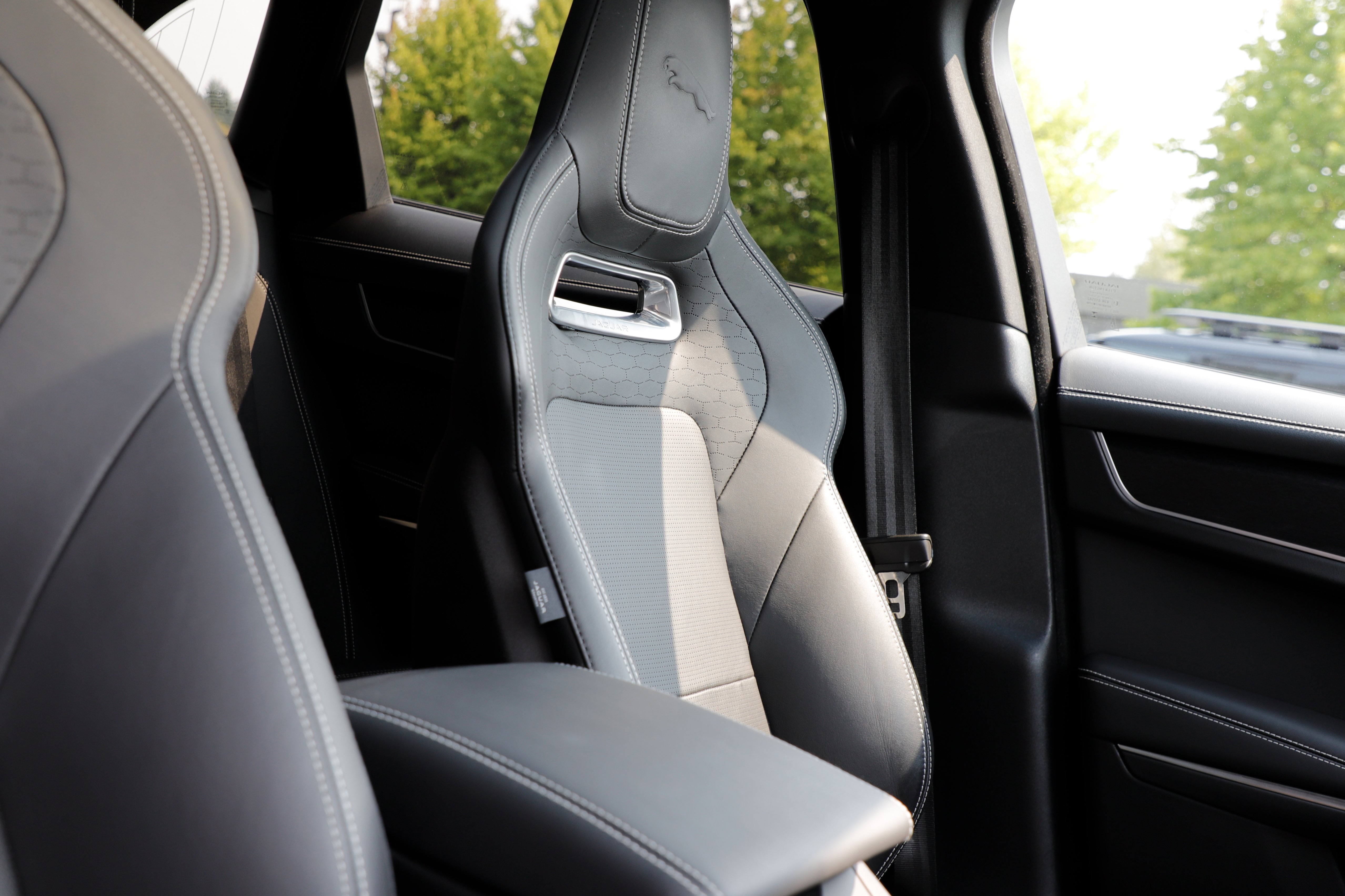 Certified 2025 Jaguar F-PACE R-Dynamic S AWD/4WD image 13