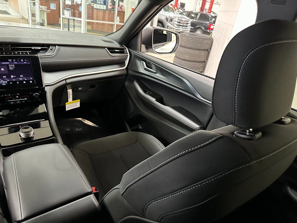 New 2026 Jeep Grand Cherokee Laredo X AWD/4WD image 14