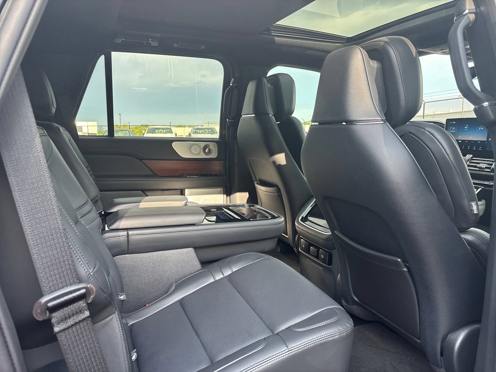 Certified 2023 Lincoln Navigator Reserve AWD/4WD image 11