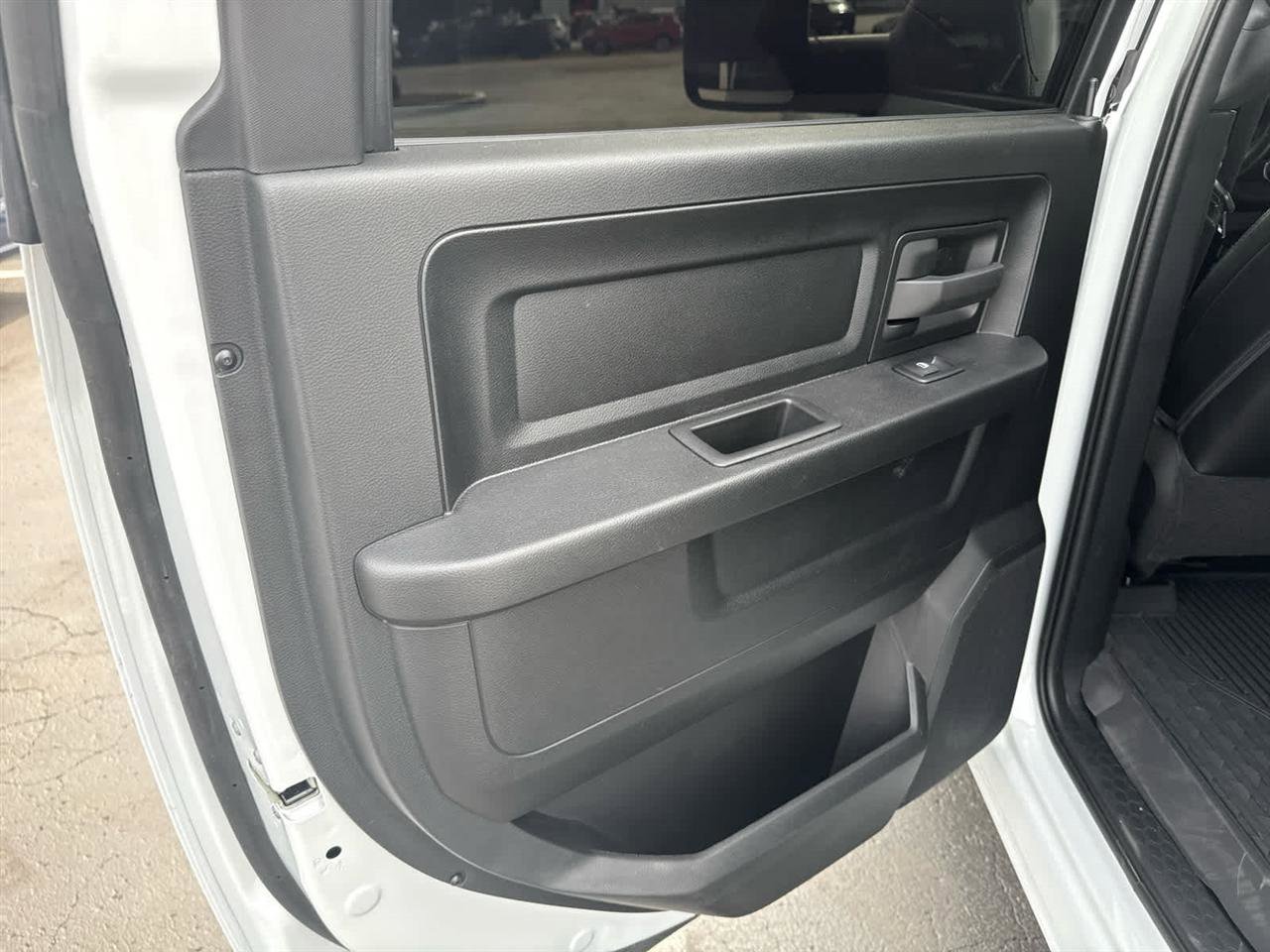 Used 2024 RAM 3500 Tradesman w/ Chrome Appearance Group image 22