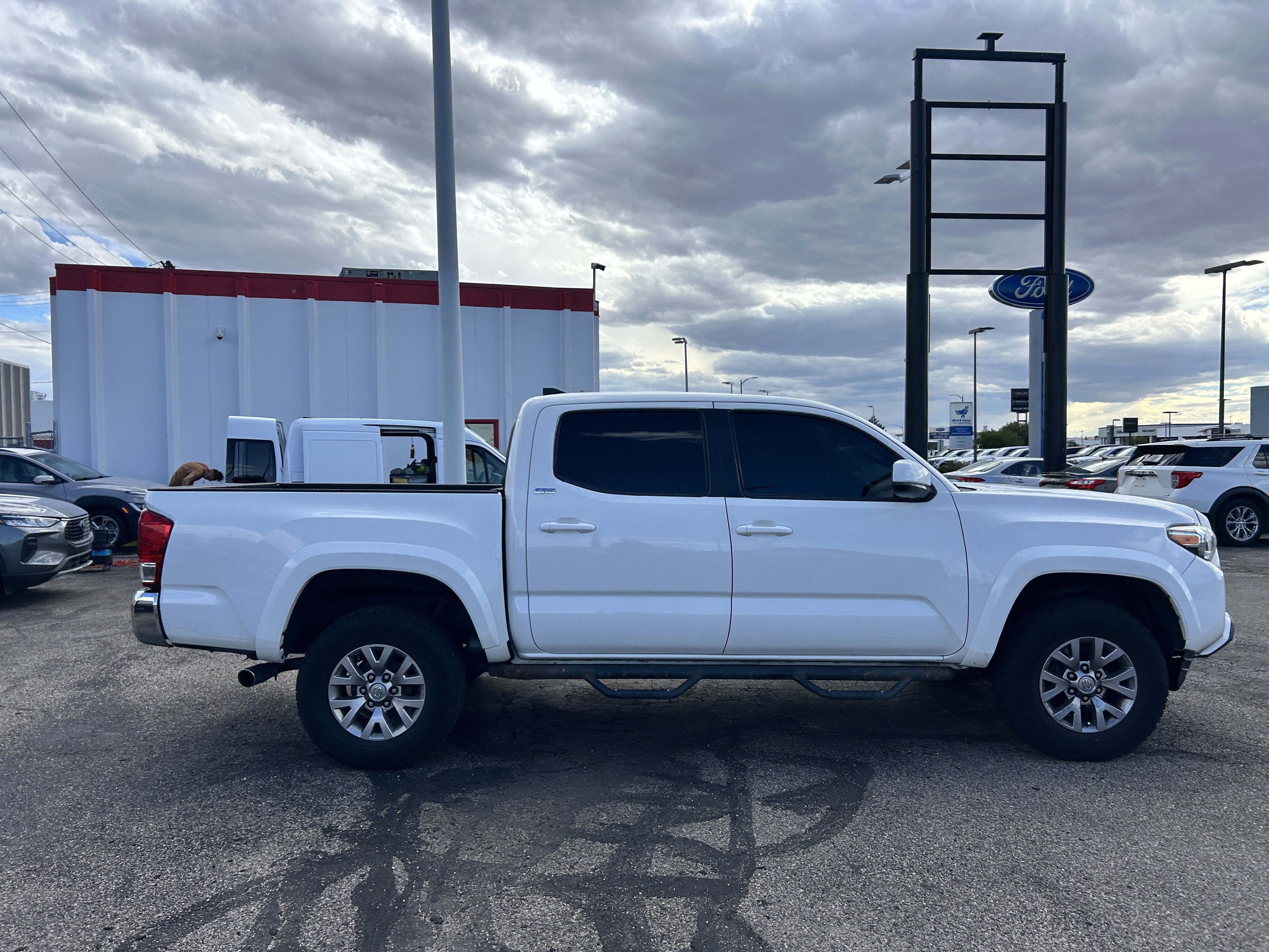 Used 2016 Toyota Tacoma SR5 w/ SR5 Appearance Package (SN) RWD image 6