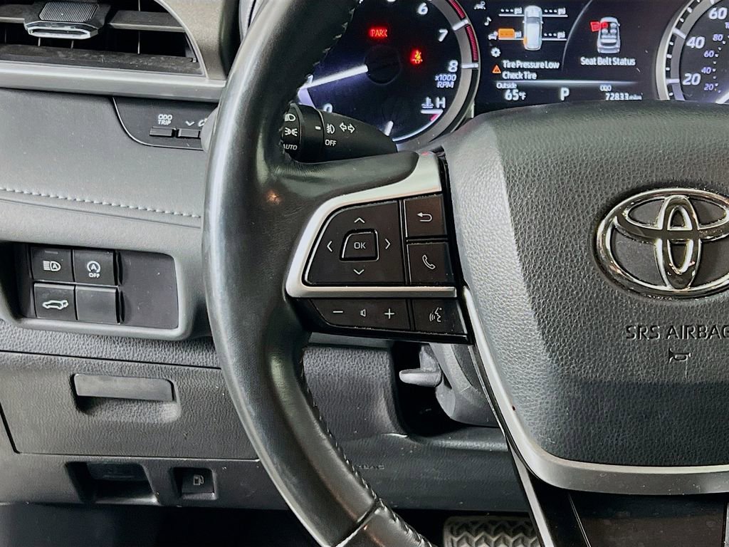 Used 2023 Toyota Highlander XLE AWD/4WD image 10
