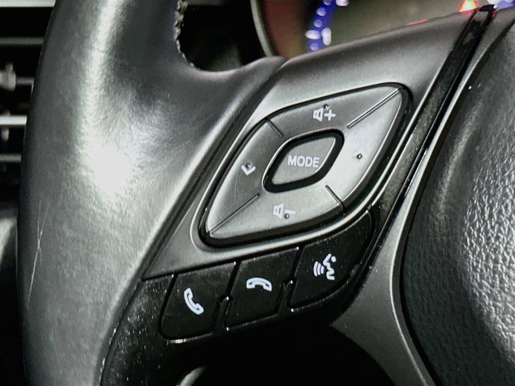 Used 2018 Toyota C-HR XLE FWD image 31