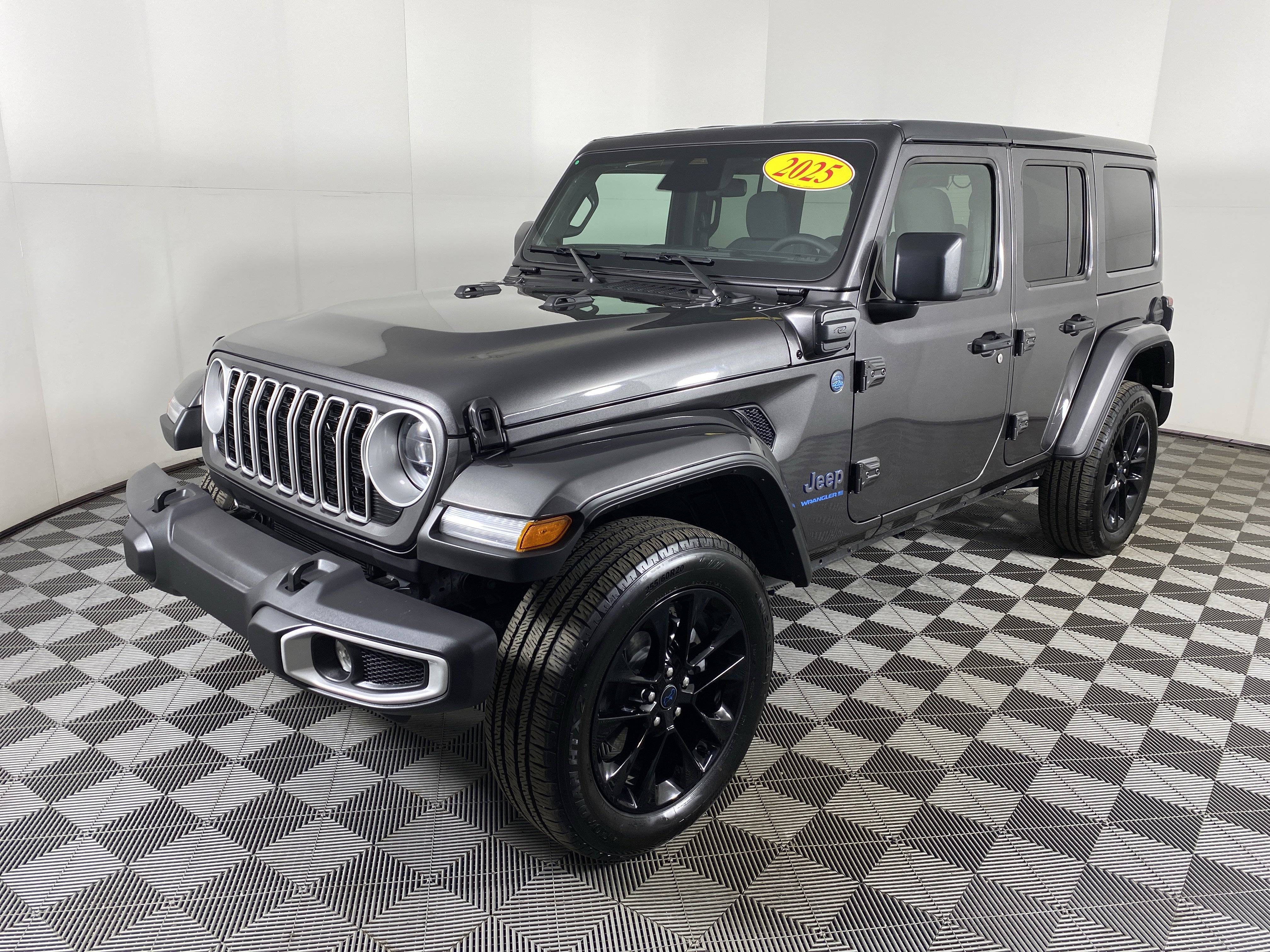 Used 2025 Jeep Wrangler Sahara w/ Safety Group image 10