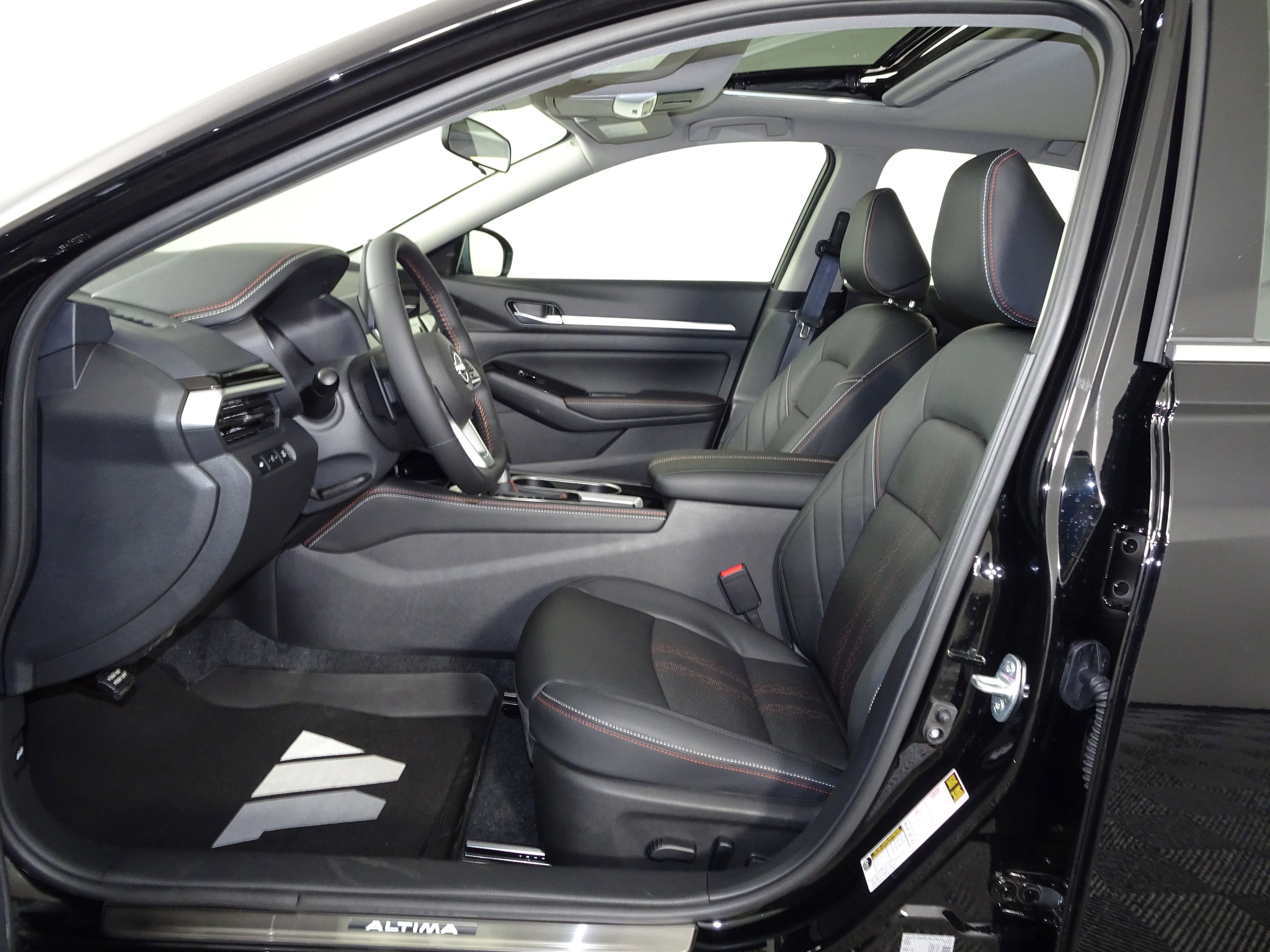 New 2025 Nissan Altima 2.5 SR w/ SR Premium Package image 4